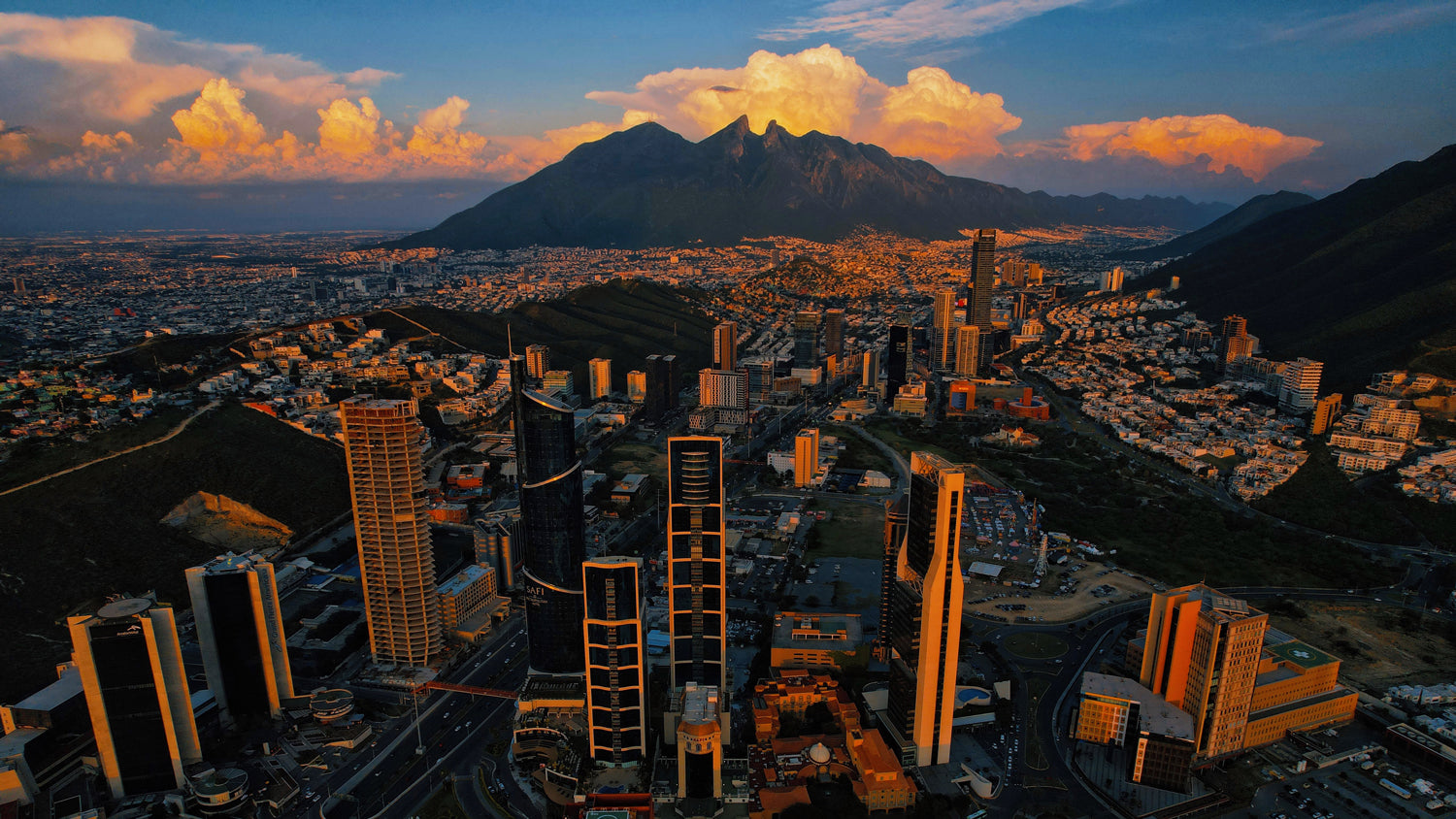 View of the Monterrey metropolitan area at dusk.